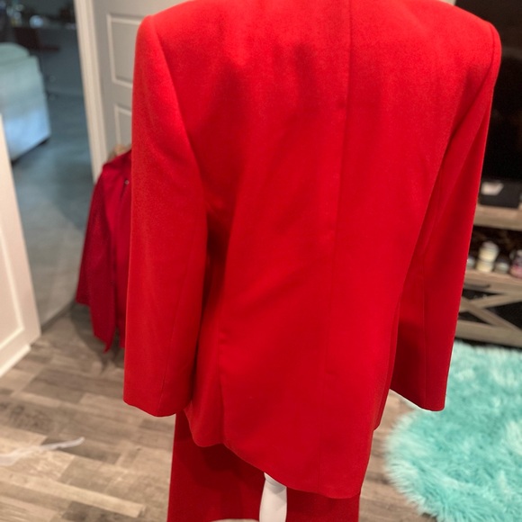 Red double breasted business suit, like new size 12 skirt and blazer - Picture 4 of 6